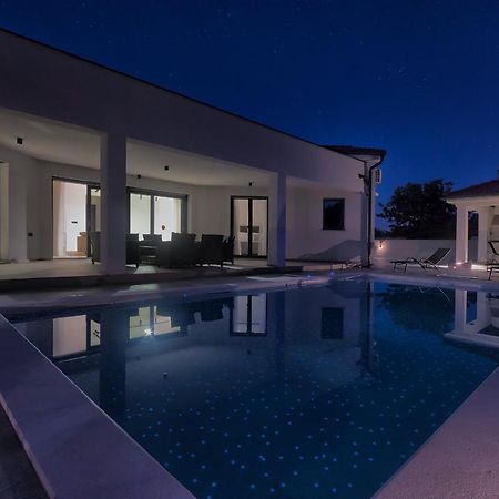 Villa Speranza With Illuminated Pool PUY Exterior foto