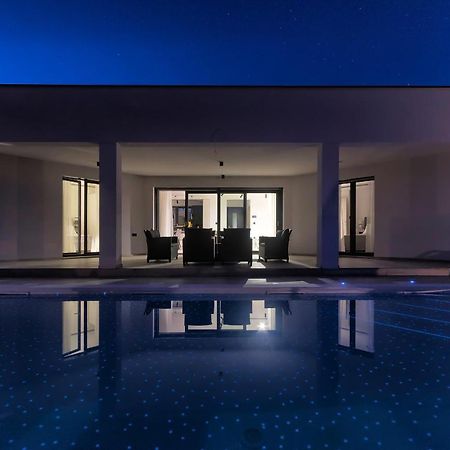 Villa Speranza With Illuminated Pool PUY Exterior foto